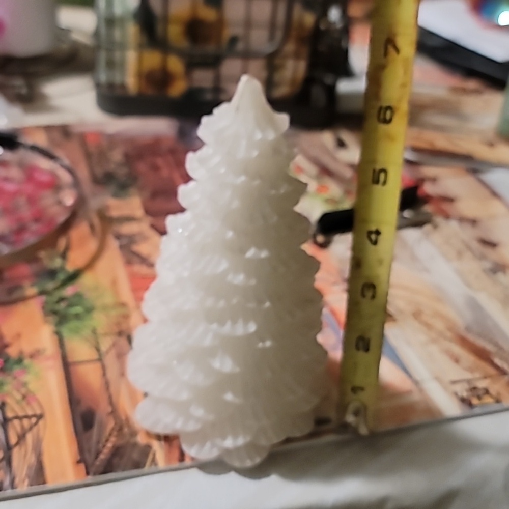 Unscented Christmas tree candle - Picture 3 of 3